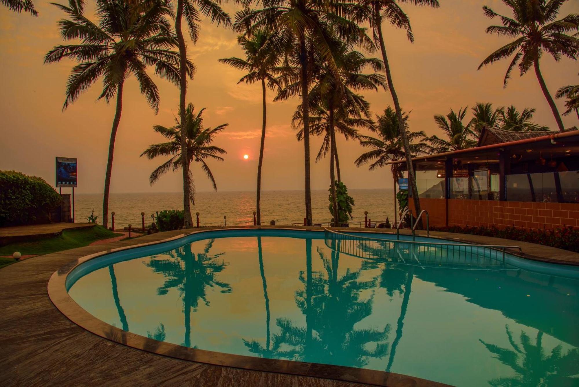 Krishnatheeram Ayur Holy Beach Resorts Varkala Exterior foto